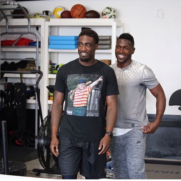 Profile Picture of Kyle Martin (@kyle2282) on Poshmark