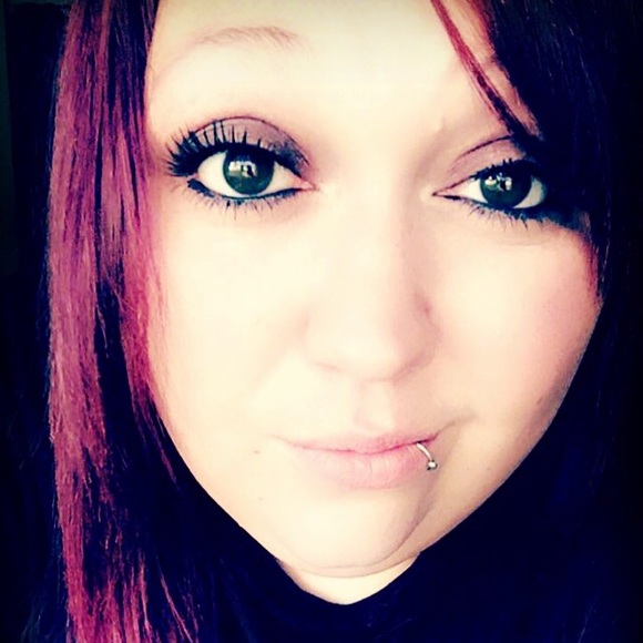 Profile Picture of Misty Parrish (@coopnmjo) on Poshmark