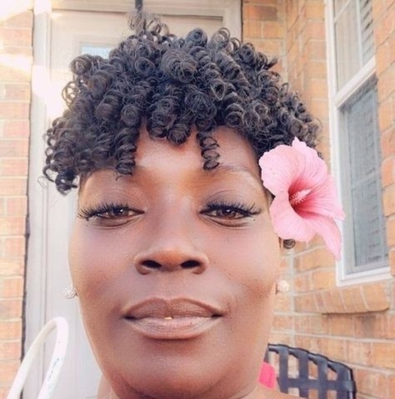 Profile Picture of Valerie Newton (@newton937) on Poshmark