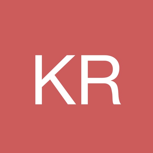 Profile Picture of Kelli Riniker (@klriniker1211) on Poshmark