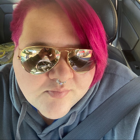 Profile Picture of Nicole Conney (@nicole92586) on Poshmark