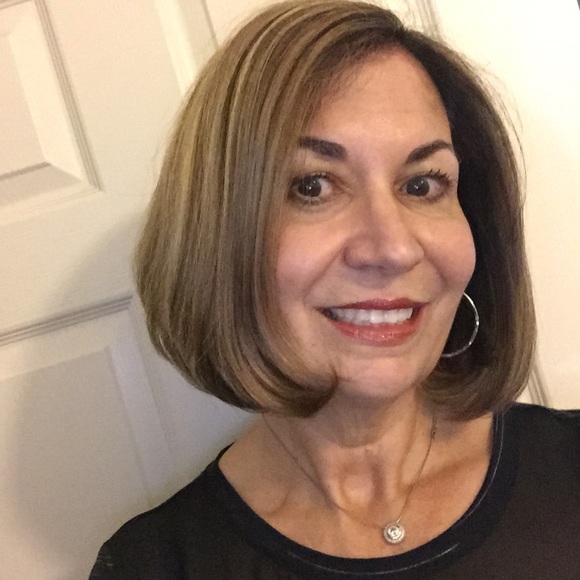 Profile Picture of Paula Sullivan (@paulasully3) on Poshmark