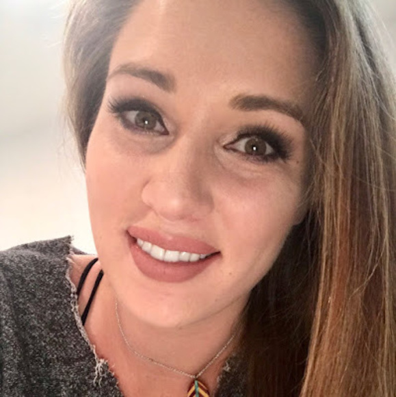 Profile Picture of Holland Bohlman (@hollandbohlman) on Poshmark