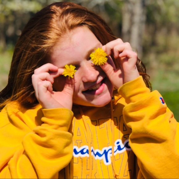 Mia Redos - Poshmark Profile Picture of Mia Redos (@miasredos) on Poshmark