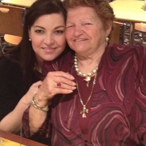 Profile Picture of Christina Panopoulos (@panopoulosc) on Poshmark