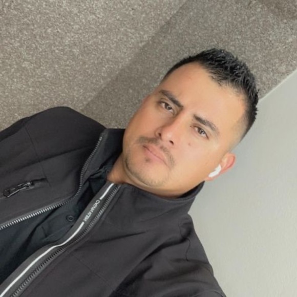 Profile Picture of Mauricio Alarcon (@mauricioalarcon) on Poshmark