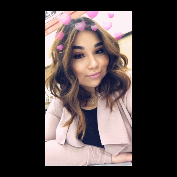 Profile Picture of Isabella Ballesteros (@iballesteros2) on Poshmark