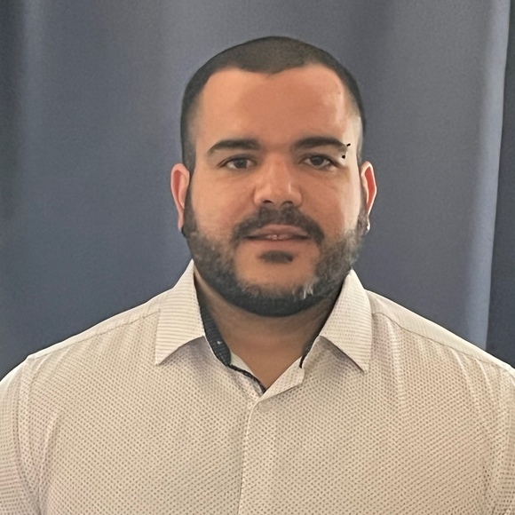 Profile Picture of Fernando Alencar (@fernandoalencar) on Poshmark