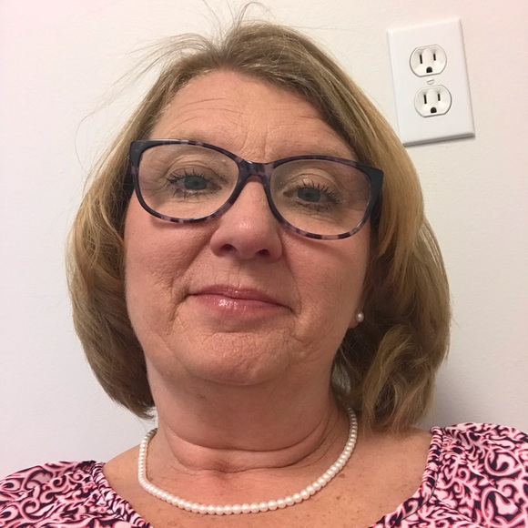 Profile Picture of Susan Bessel (@hasselhut) on Poshmark