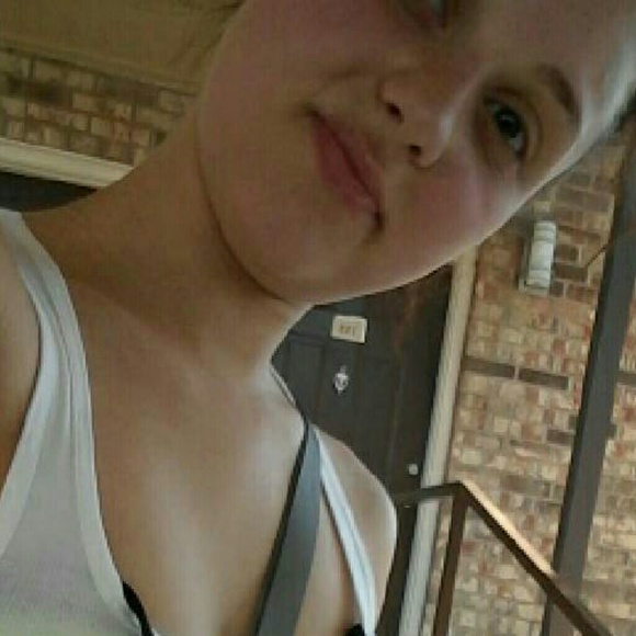 Profile Picture of Mariah Westphall (@reneequeen21) on Poshmark