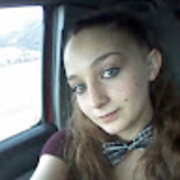 Profile Picture of Isabelle Brintnall (@i_brintnall) on Poshmark