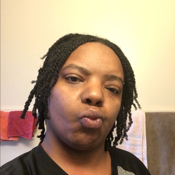 Profile Picture of Kelli Hodge (@kelli_hodge) on Poshmark