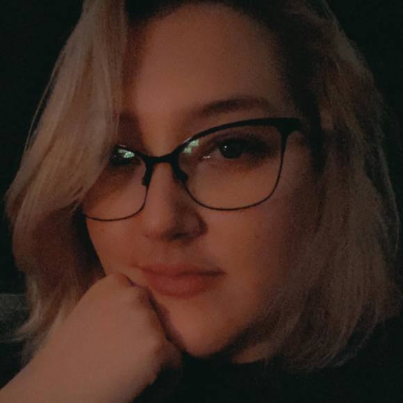 Profile Picture of Steph Gerbec (@stephgerbec) on Poshmark