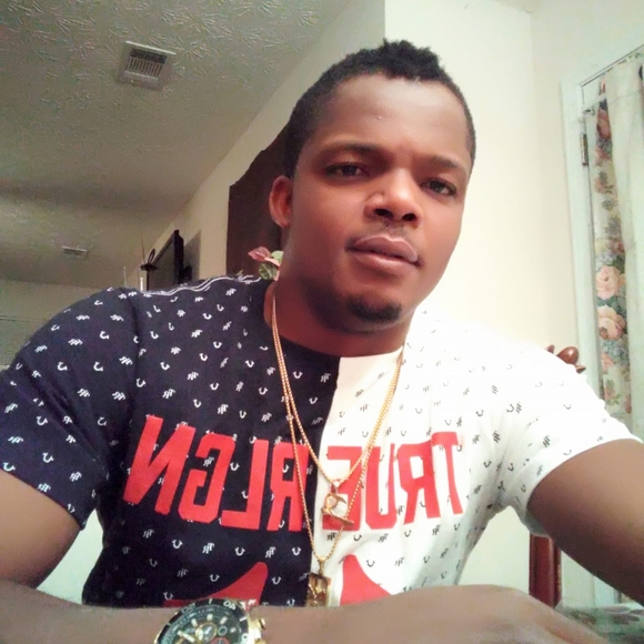 Profile Picture of Jason Gary (@garyjason59) on Poshmark