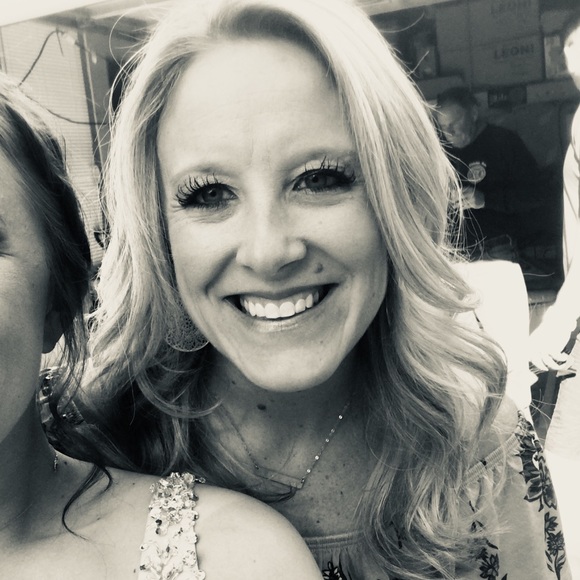 Profile Picture of Brynn Barsony (@bbarsony22) on Poshmark