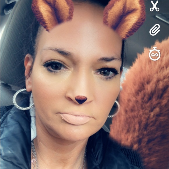 Profile Picture of Michele Fonseca (@mich3131) on Poshmark