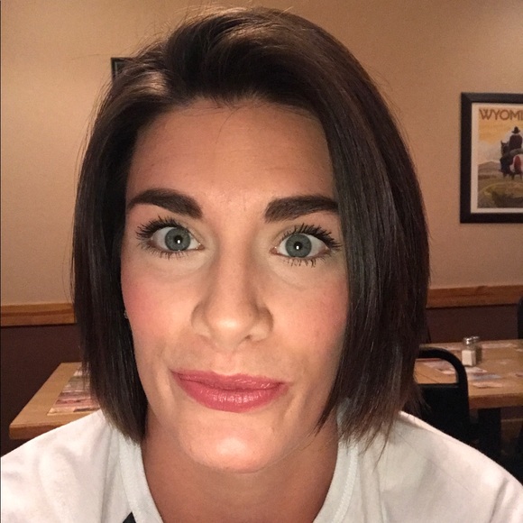 Profile Picture of Linda Vandever (@vandeverl) on Poshmark