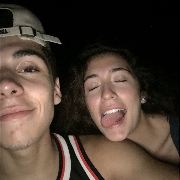 Profile Picture of Taweh Lizear (@taweh23) on Poshmark