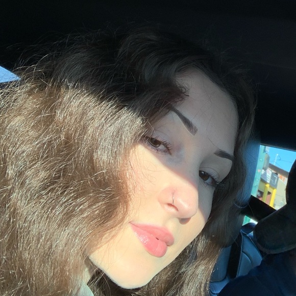 Hailey Frieary - Poshmark Profile Picture of Hailey Frieary (@hails0602) on Poshmark