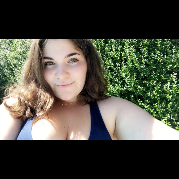 Olivia Daddona - Poshmark Profile Picture of Olivia Daddona (@olivia_daddona1) on Poshmark