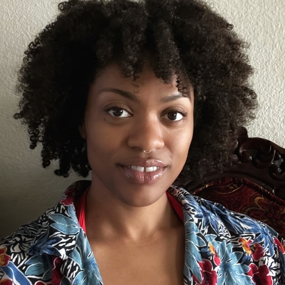 Profile Picture of Aneesah Woolfolk (@aneesahwoolf197) on Poshmark