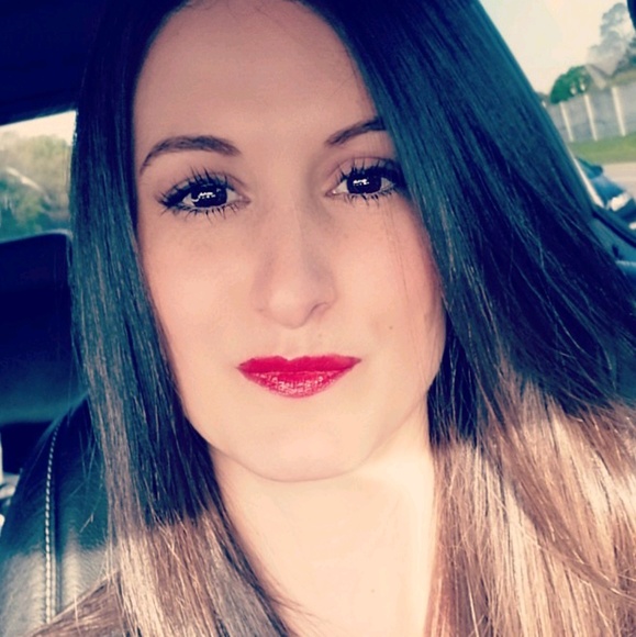 Profile Picture of Catly Tircuit (@ttlynluv) on Poshmark