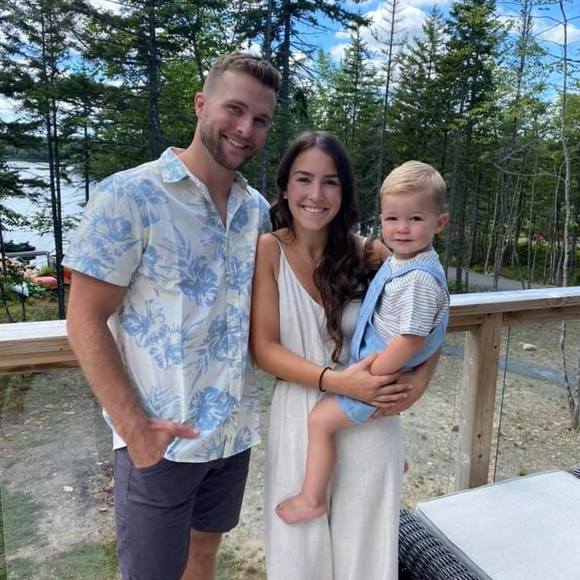 Profile Picture of Katelyn Mcleod (@katelynmcleod_) on Poshmark