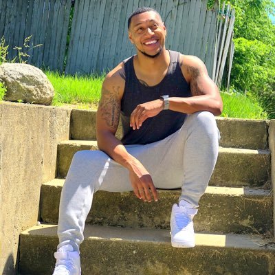 Profile Picture of Tall Guy (@istealbabytoys) on Twitter