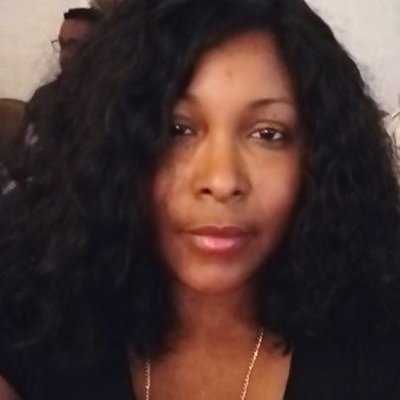 Profile Picture of Tracy Holloway (@StarsRead1) on Twitter