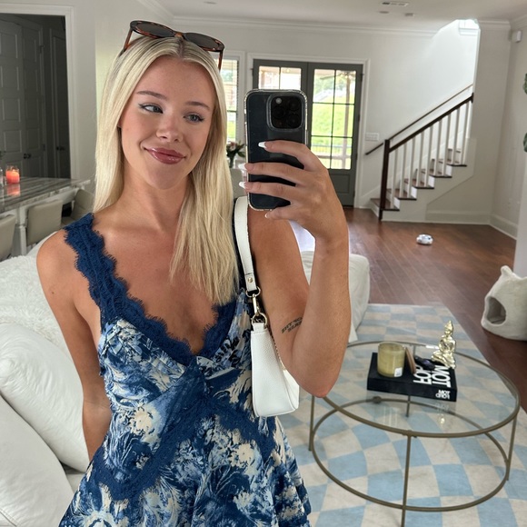 Olivia Barausky - Poshmark Profile Picture of Olivia Barausky (@oliviabarausky) on Poshmark