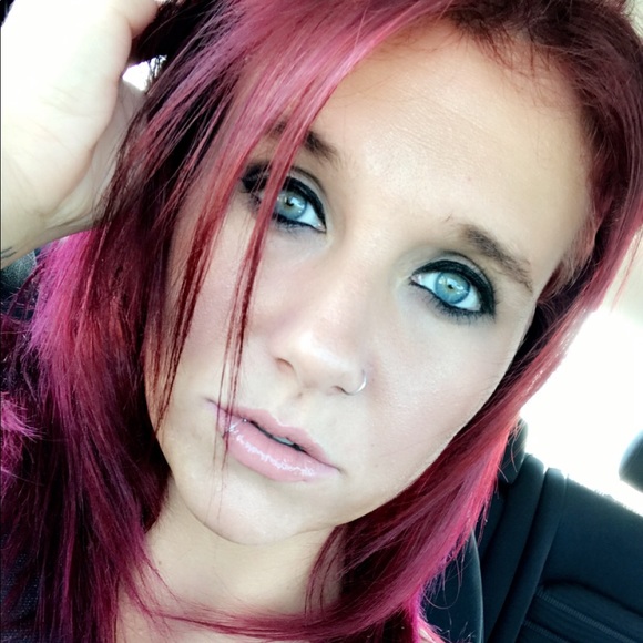 Lindsey Chimileski - Poshmark Profile Picture of Lindsey Chimileski (@lchimileski) on Poshmark