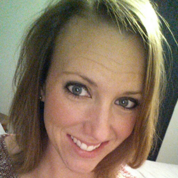 Profile Picture of Ashley Hattermann (@ahattermann) on Poshmark