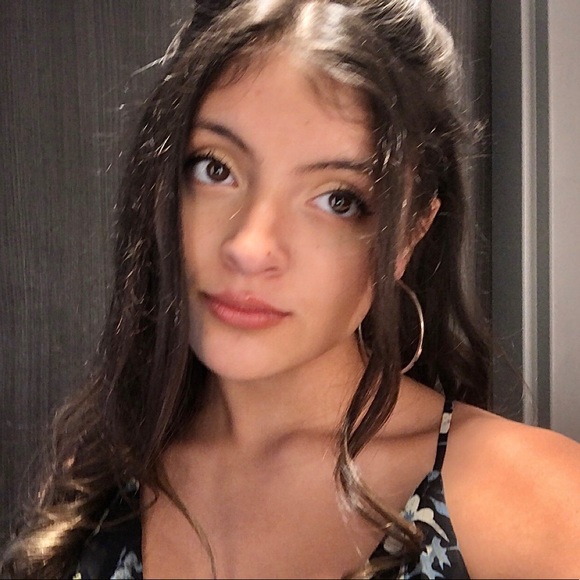 Profile Picture of Jadyn Baskoff (@jbasket621) on Poshmark