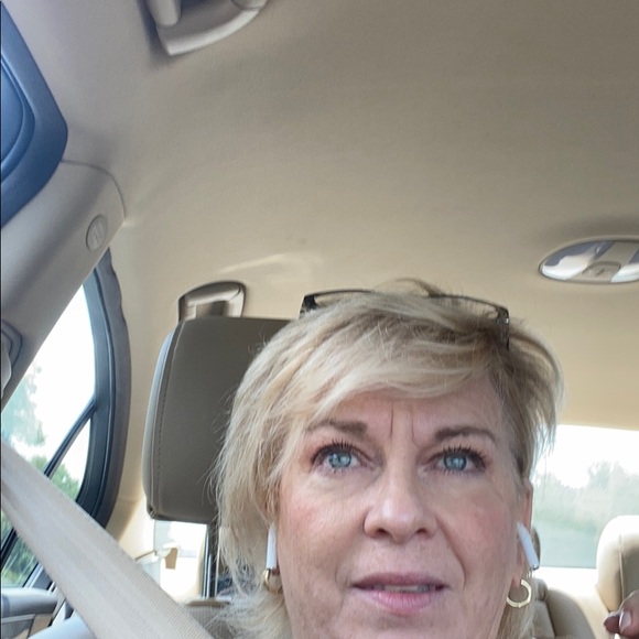 Profile Picture of Pam Plager (@pamplager) on Poshmark