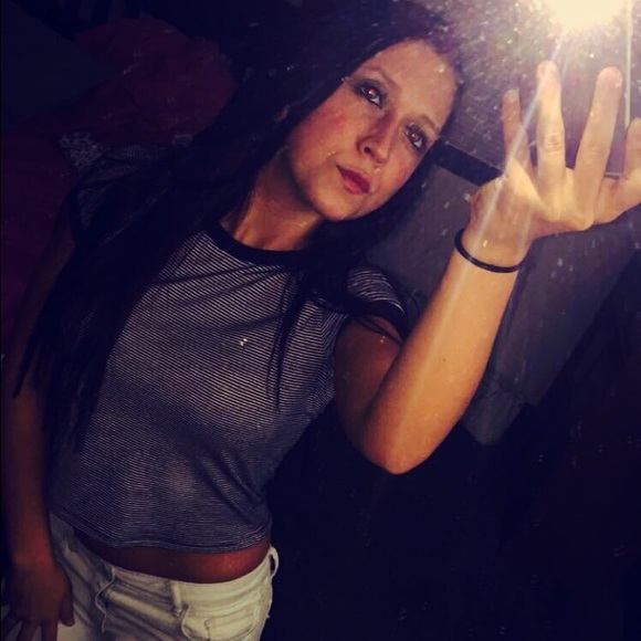 Profile Picture of Alexis Demelo (@alexisd18) on Poshmark