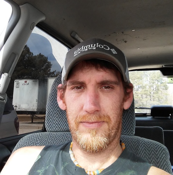 Profile Picture of Kevin Holcomb (@kevinholcomb81) on Poshmark