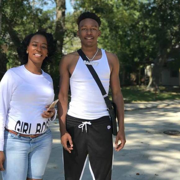 Profile Picture of Senora Jackson (@brownsunnie84) on Poshmark