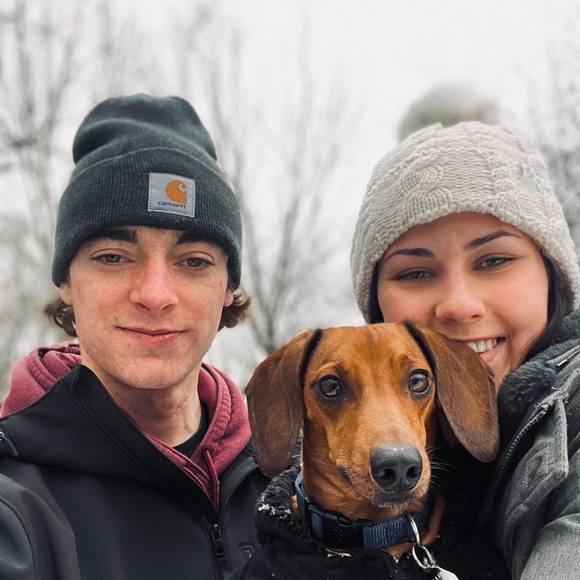 Profile Picture of Tessa Yardley (@tessa_yardley) on Poshmark