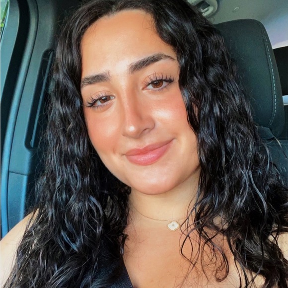 Profile Picture of Ameera Zaarour (@meerazaarour) on Poshmark