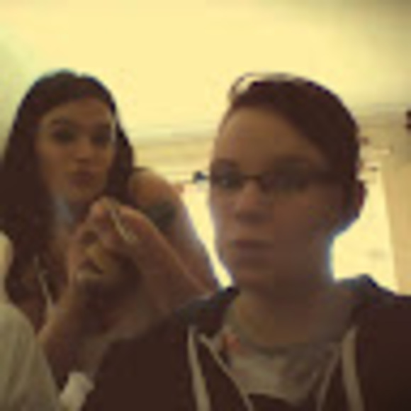 Profile Picture of Hannah Winslade (@hannahwinshit) on Poshmark