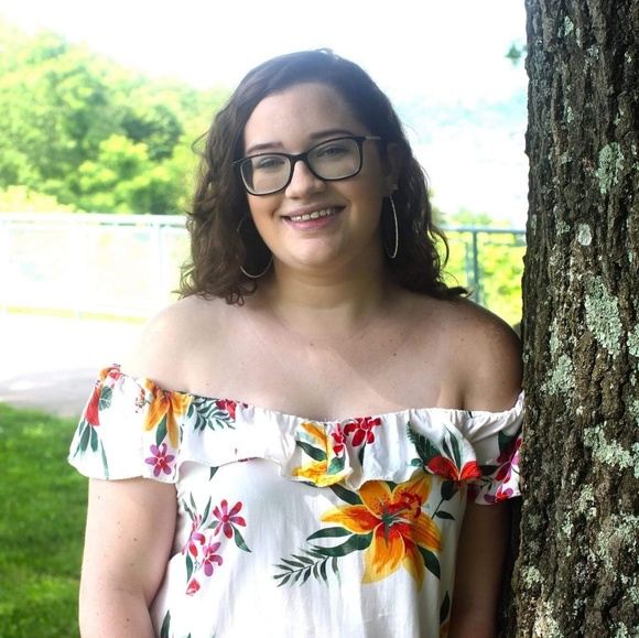 Profile Picture of Sarah Rich (@sarahalex318) on Poshmark