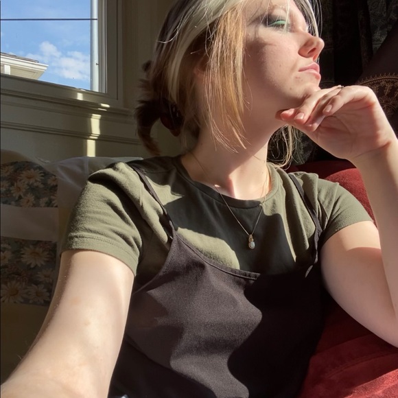 Profile Picture of Katie Regensburger (@katherine1414) on Poshmark