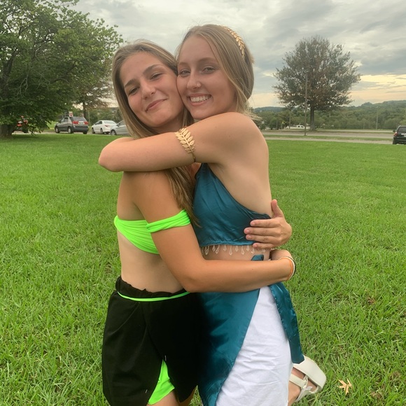 Profile Picture of Ashleigh Nicholson (@ashleighnicho) on Poshmark