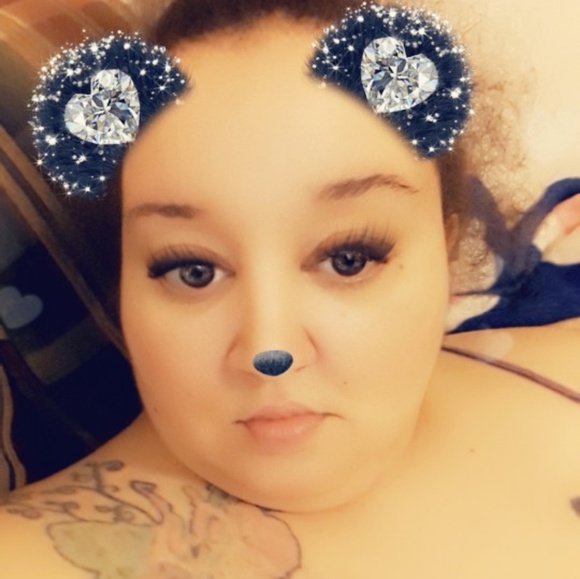 Profile Picture of Latesha Colclasure (@bigred608) on Poshmark