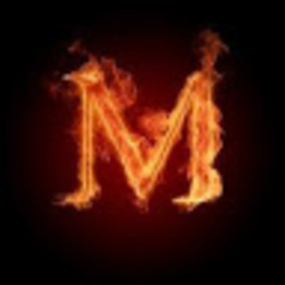 Profile Picture of Maggie Zurn (@maggiedoodle145) on Poshmark