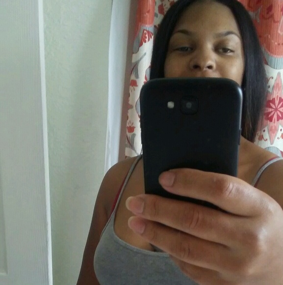 Profile Picture of Bianca Hollien (@bebe_0428) on Poshmark