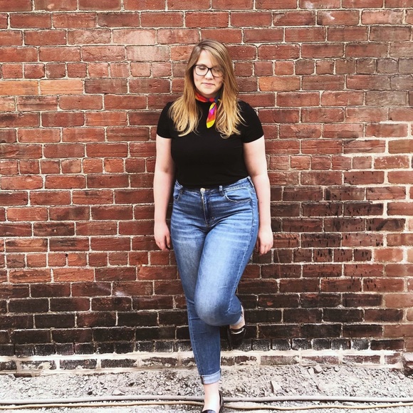 Bailey Boyer - Poshmark Profile Picture of Bailey Boyer (@baileyeilene) on Poshmark