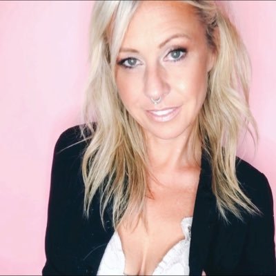 Profile Picture of Sarah Crews (@TheSarahCrews) on Twitter