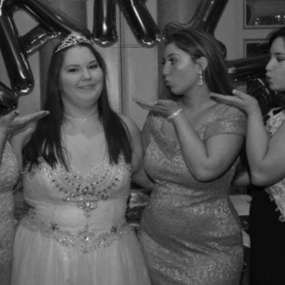 Profile Picture of Victoria Salamone (@victoriax) on Poshmark