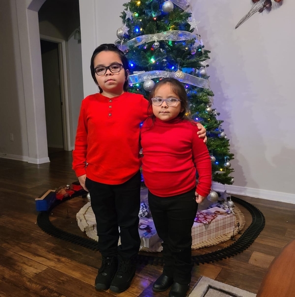 Profile Picture of Ismenia Bonilla (@ismeniabonilla) on Poshmark